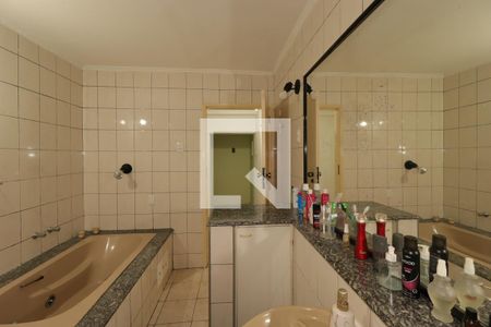 Banheiro da casa 1 de casa à venda com 2 quartos, 290m² em Vila Alto de Santo Andre, Santo André