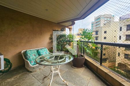 varanda  de apartamento para alugar com 3 quartos, 180m² em Balneario Guarujá, Guarujá