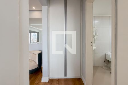 Corredor de apartamento à venda com 1 quarto, 54m² em Cambuci, São Paulo