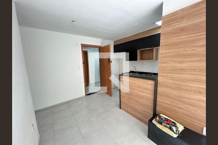 Sala de apartamento para alugar com 2 quartos, 55m² em Del Castilho, Rio de Janeiro