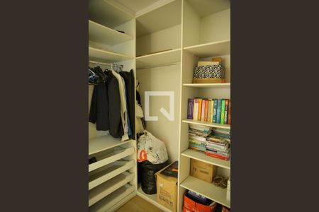 Closet Suíte 1  de casa à venda com 3 quartos, 220m² em Jardim Brasilandia, São Bernardo do Campo