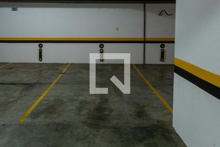 Garagem de apartamento à venda com 1 quarto, 68m² em Cambuí, Campinas