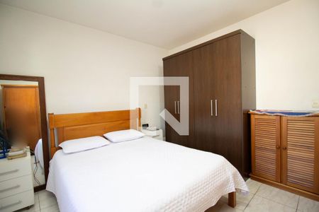 Quarto 3 de casa para alugar com 2 quartos, 295m² em Vila Iorio, São Paulo