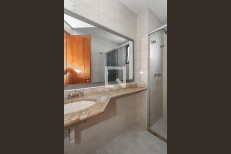 Banheiro da Suíte de apartamento para alugar com 3 quartos, 120m² em São João, Porto Alegre