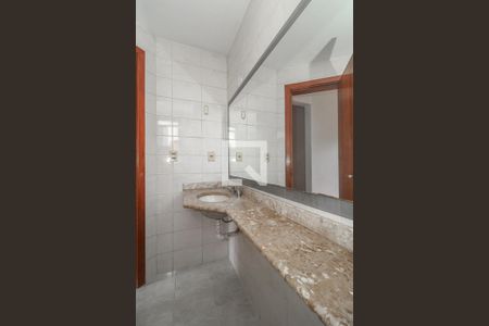 Banheiro da Suíte de apartamento para alugar com 3 quartos, 120m² em São João, Porto Alegre