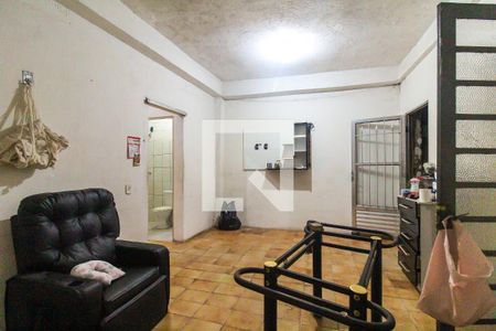 Sala de casa para alugar com 6 quartos, 120m² em Conjunto Habitacional Aguia de Haia, São Paulo