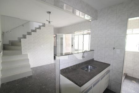 Sala / Cozinha de casa para alugar com 2 quartos, 60m² em Vila Francos, São Paulo