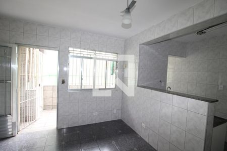 Sala / Cozinha de casa para alugar com 2 quartos, 60m² em Vila Francos, São Paulo