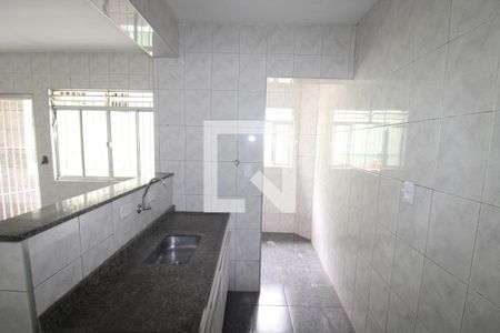 Sala / Cozinha de casa para alugar com 2 quartos, 60m² em Vila Francos, São Paulo