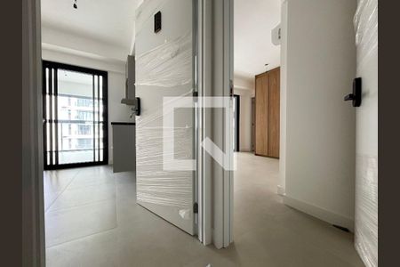 Sala/quarto/cozinha americana - hall de entrada de apartamento à venda com 2 quartos, 71m² em Copacabana, Rio de Janeiro