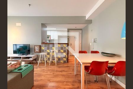 Sala de apartamento à venda com 2 quartos, 69m² em Petrópolis, Porto Alegre