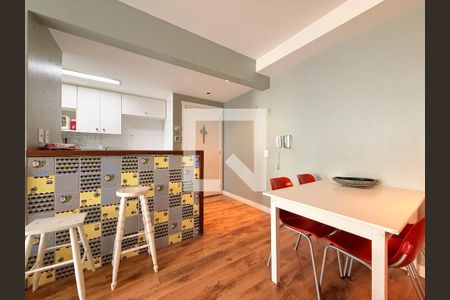 Sala de apartamento à venda com 2 quartos, 69m² em Petrópolis, Porto Alegre