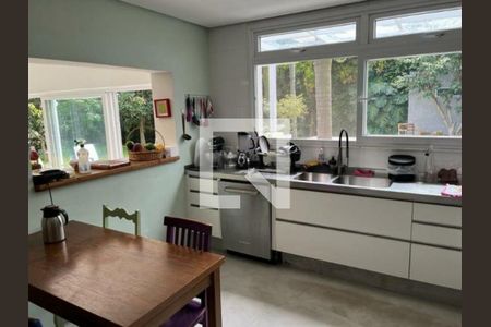 Casa à venda com 4 quartos, 360m² em Jardim Leonor, São Paulo