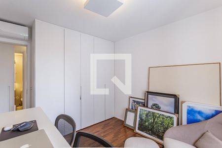 Quarto 1 de apartamento à venda com 2 quartos, 128m² em Moema, São Paulo