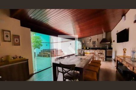 Casa à venda com 3 quartos, 256m² em Jardim Lavinia, São Bernardo do Campo