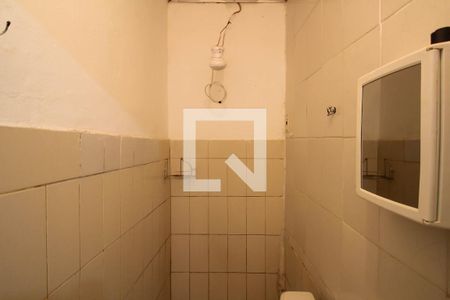 Banheiro de casa para alugar com 1 quarto, 45m² em Vila Antonieta, São Paulo