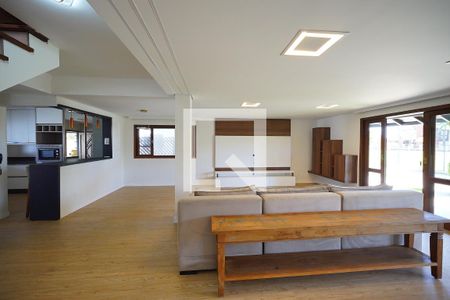 Sala de casa de condomínio para alugar com 4 quartos, 303m² em Rio Tavares Central, Florianópolis