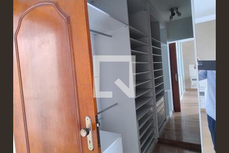 Casa à venda com 3 quartos, 228m² em Vila Gilda, Santo André