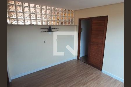 Casa à venda com 4 quartos, 230m² em Chácara Inglesa, São Paulo