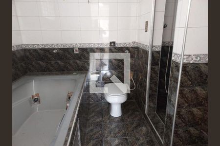 Casa à venda com 4 quartos, 230m² em Vila Dalva, São Paulo