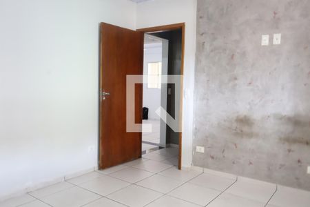 Quarto 1 de casa para alugar com 2 quartos, 200m² em Jardim Caguassu, São Paulo