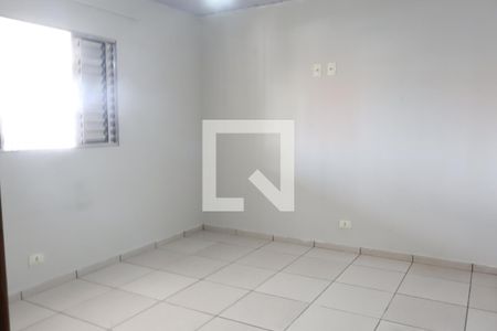 Quarto 2 de casa para alugar com 2 quartos, 200m² em Jardim Caguassu, São Paulo