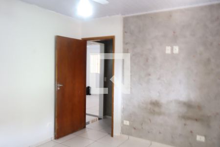 Quarto 1 de casa para alugar com 2 quartos, 200m² em Jardim Caguassu, São Paulo