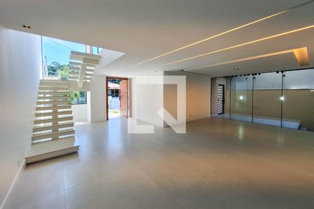 Sala de casa para alugar com 4 quartos, 465m² em Badu, Niterói
