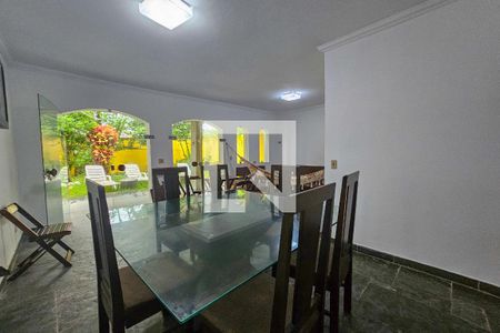 Casa para alugar com 6 quartos, 329m² em Jardim Centenario, Guarujá