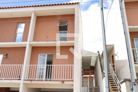 Casa de Condomínio para alugar com 2 quartos, 100m² em Caiapia, Cotia