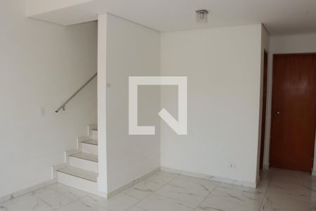 Casa de Condomínio para alugar com 2 quartos, 100m² em Caiapia, Cotia
