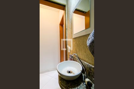 Casa à venda com 3 quartos, 110m² em Vila Nhocuné, São Paulo