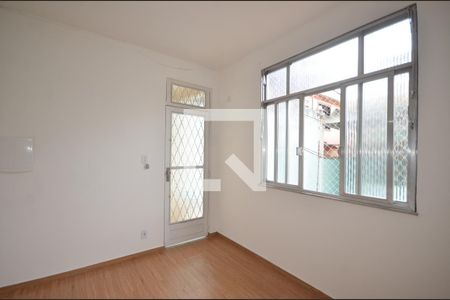Sala de casa para alugar com 2 quartos, 90m² em Vila Valqueire, Rio de Janeiro