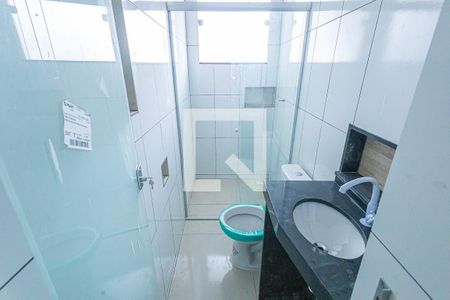 banheiro de apartamento para alugar com 2 quartos, 42m² em São Gabriel, Belo Horizonte