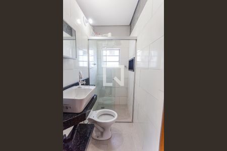 Banheiro Social de kitnet/studio para alugar com 1 quarto, 35m² em Santa Efigênia, Belo Horizonte