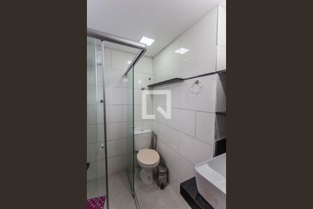 Banheiro Social de kitnet/studio para alugar com 1 quarto, 35m² em Santa Efigênia, Belo Horizonte