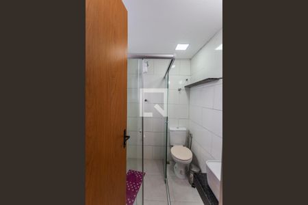 Banheiro Social de kitnet/studio para alugar com 1 quarto, 35m² em Santa Efigênia, Belo Horizonte