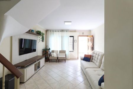 Casa de Condomínio para alugar com 3 quartos, 116m² em Jardim Leonor Mendes de Barros, São Paulo