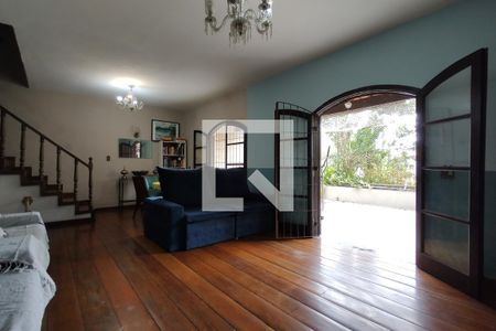 Sala de casa de condomínio para alugar com 5 quartos, 860m² em Taquara, Rio de Janeiro