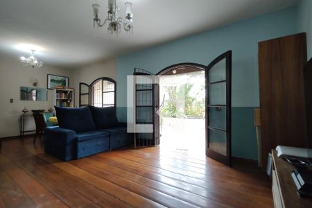 Sala de casa de condomínio para alugar com 5 quartos, 860m² em Taquara, Rio de Janeiro