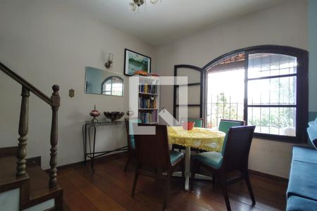 Sala de casa de condomínio para alugar com 5 quartos, 860m² em Taquara, Rio de Janeiro