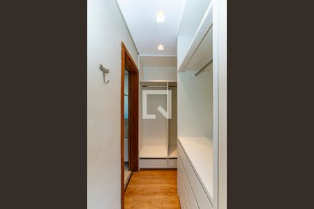 Closet da suíte de apartamento à venda com 2 quartos, 69m² em Belvedere, Belo Horizonte