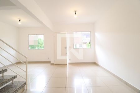 Sala de casa de condomínio para alugar com 3 quartos, 100m² em Morada da Colina, Uberlândia