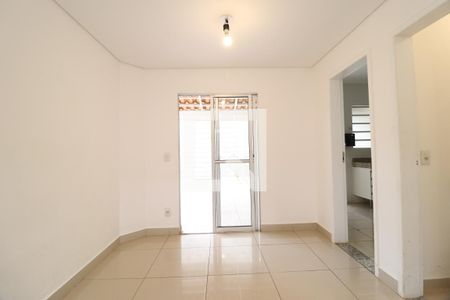 Sala de casa de condomínio para alugar com 3 quartos, 100m² em Morada da Colina, Uberlândia