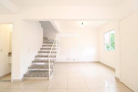 Sala de casa de condomínio para alugar com 3 quartos, 100m² em Morada da Colina, Uberlândia