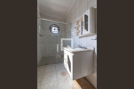 Banheiro Suíte 1 de casa para alugar com 6 quartos, 250m² em Vila Carmosina, São Paulo