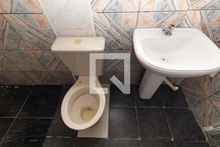 Banheiro de casa para alugar com 1 quarto, 40m² em Jardim Indaia, São Paulo