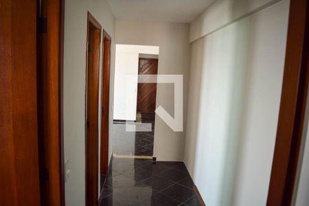 Corredor de apartamento para alugar com 3 quartos, 73m² em Vila Esperança, São Paulo