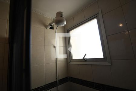 Banheiro de kitnet/studio para alugar com 1 quarto, 40m² em Centro, Campinas
