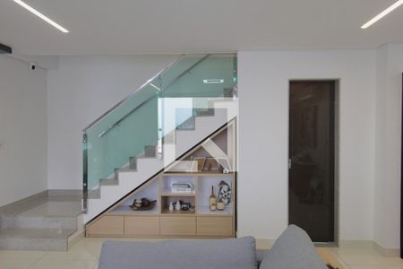 Sala de casa à venda com 3 quartos, 150m² em Trevo, Belo Horizonte